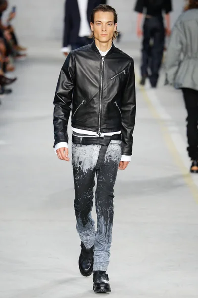 Look 10